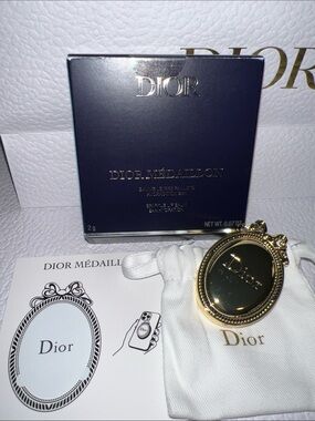 Dior Médaillon – Holiday 2026 Edition -
001 Crystal Pink lip balm